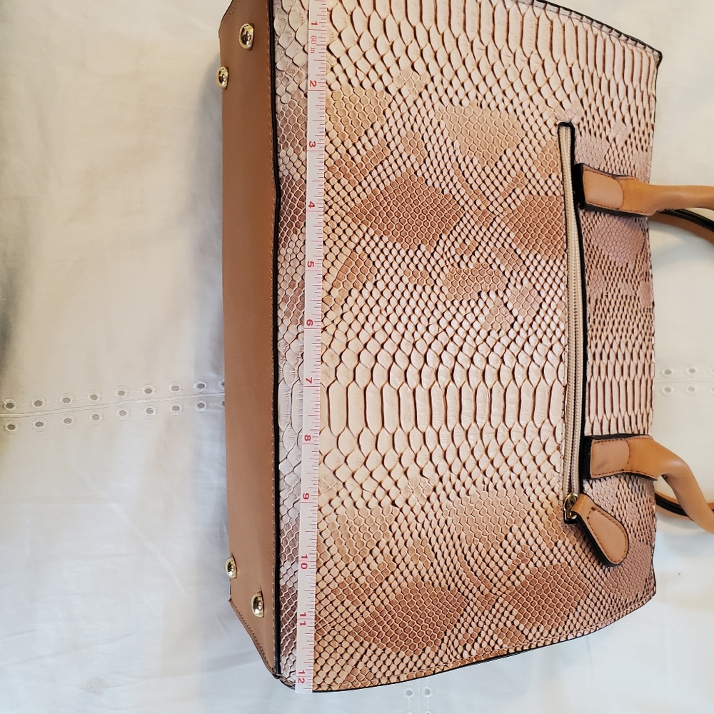 Handbag - Picture 4 of 9